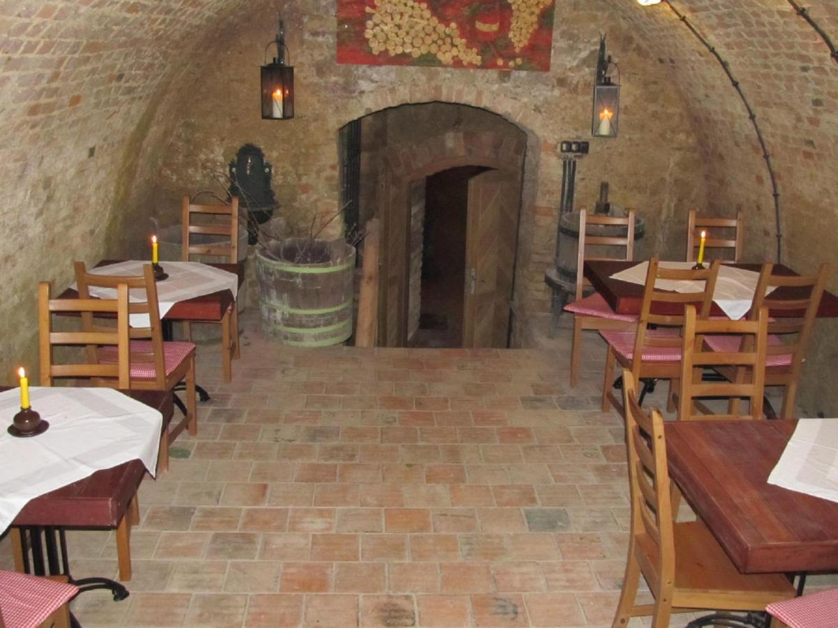 Hotel Vinar - Bed & Breakfast Kurdejov Luaran gambar