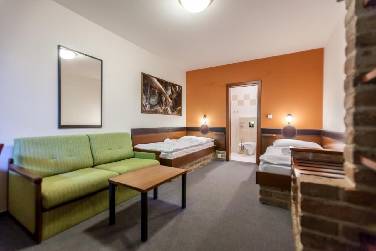 Hotel Vinar - Bed & Breakfast Kurdejov Luaran gambar