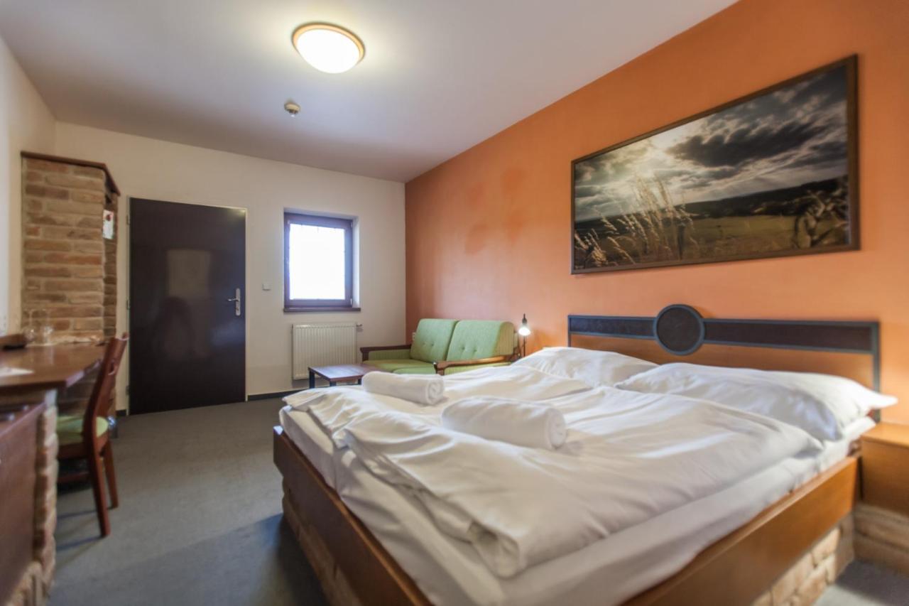Hotel Vinar - Bed & Breakfast Kurdejov Luaran gambar