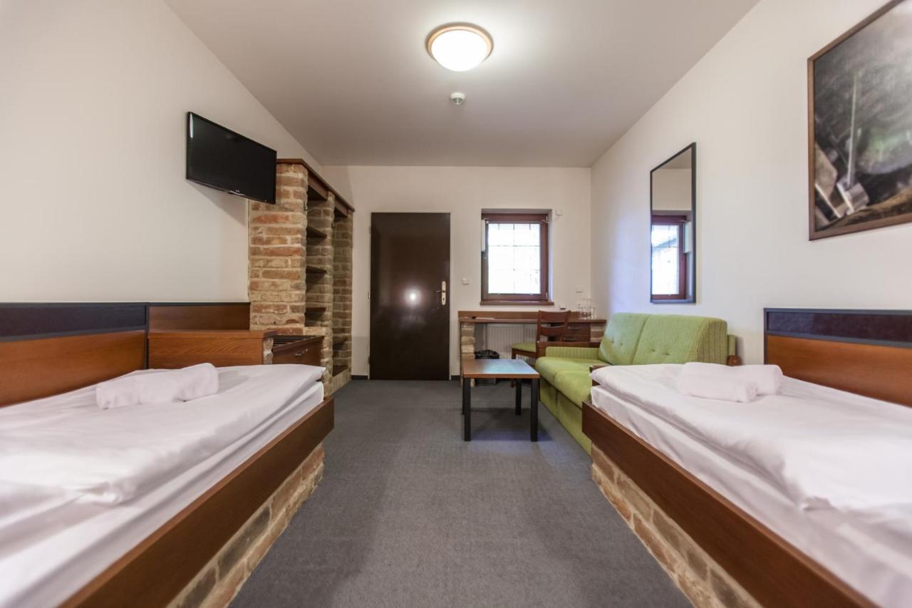 Hotel Vinar - Bed & Breakfast Kurdejov Luaran gambar