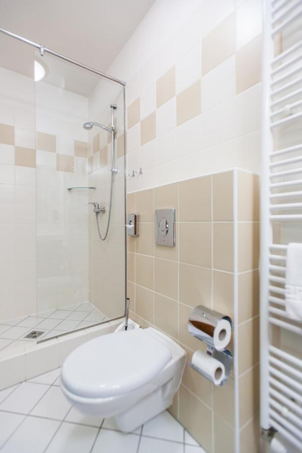 Hotel Vinar - Bed & Breakfast Kurdejov Luaran gambar