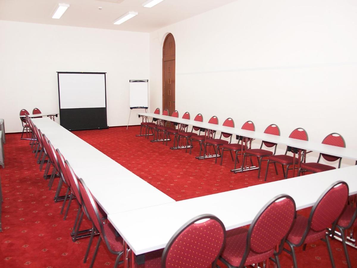Hotel Vinar - Bed & Breakfast Kurdejov Luaran gambar